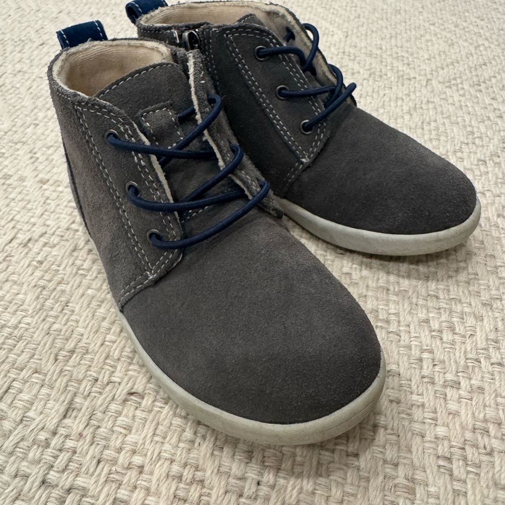 UGG kids Daine boots (size 11)